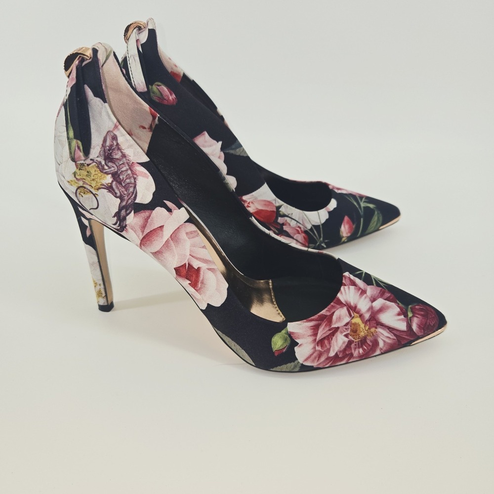 Stunning Ted Baker Satin Floral  Court heels Size 39 8.5 US